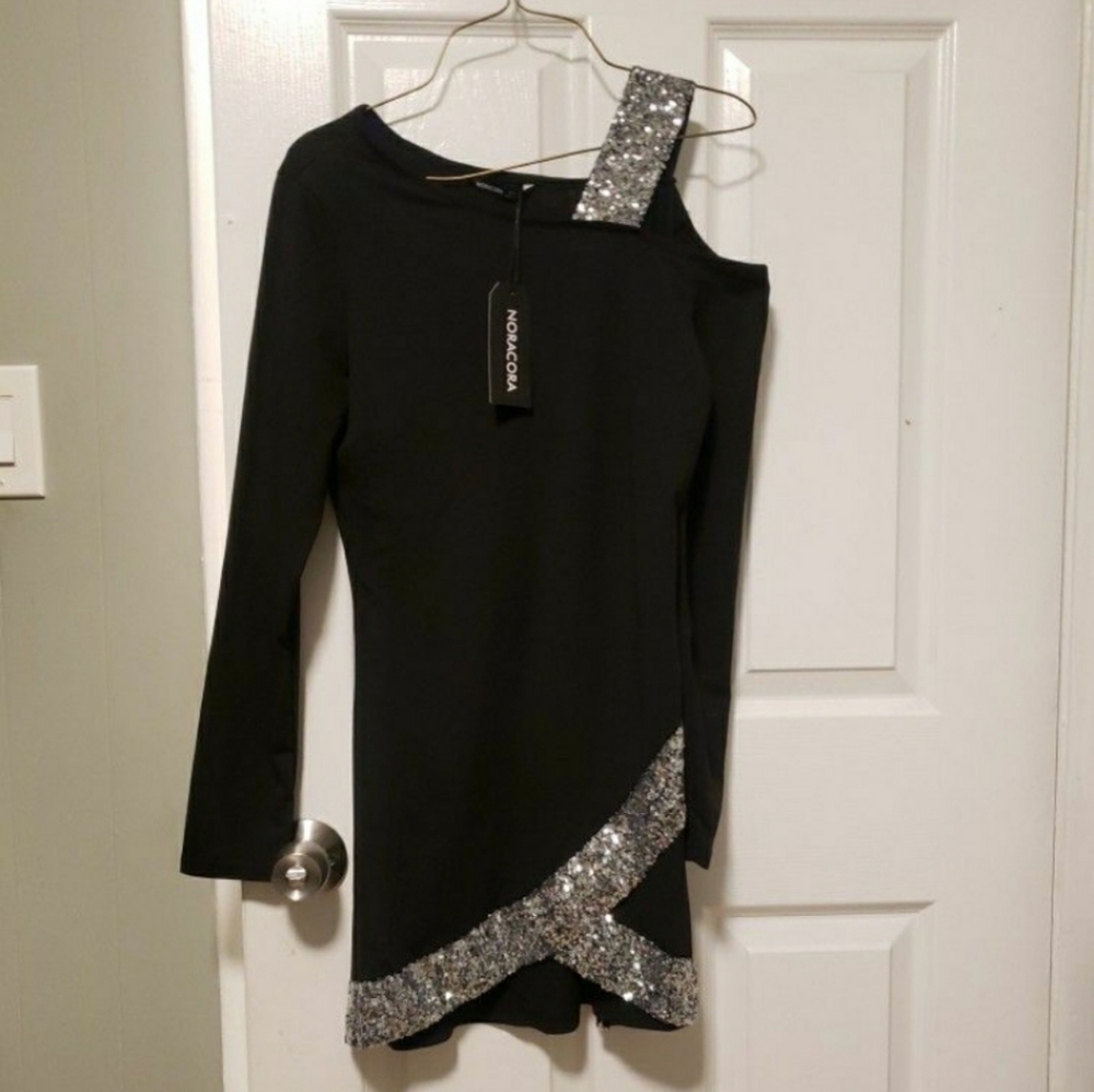 BLACK DRESS